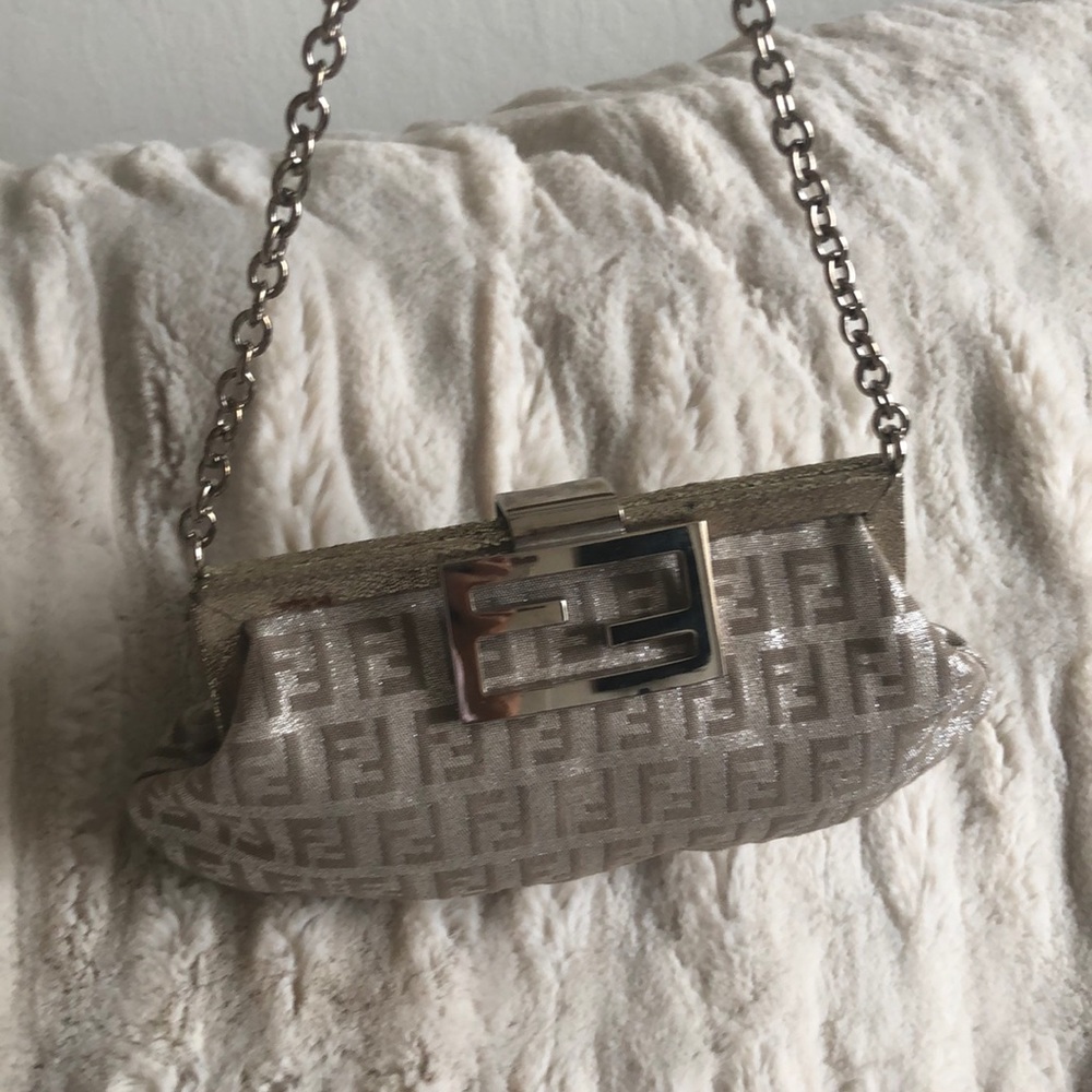 FENDI baguette bag